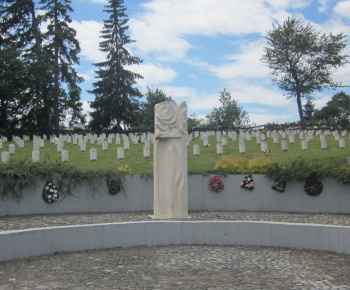 Pamiatky / Vojnový cintorín - foto