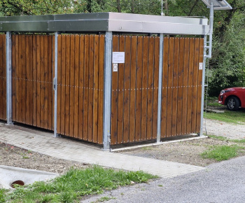 Projekty obce / Názov projektu: Štôla - vybudovanie kontajnerových stojísk ako prevencia škôd spôsobených medveďom hnedým - foto