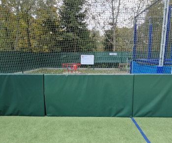 Projekty obce / Doplnenie ochranných mantinelov na multifunkčnom ihrisku ,, Projekt je podporený z rozpočtu PSK 