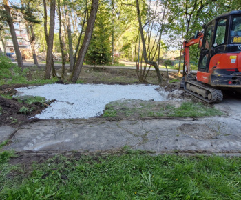 Projekty obce / Názov projektu: Štôla - vybudovanie kontajnerových stojísk ako prevencia škôd spôsobených medveďom hnedým - foto