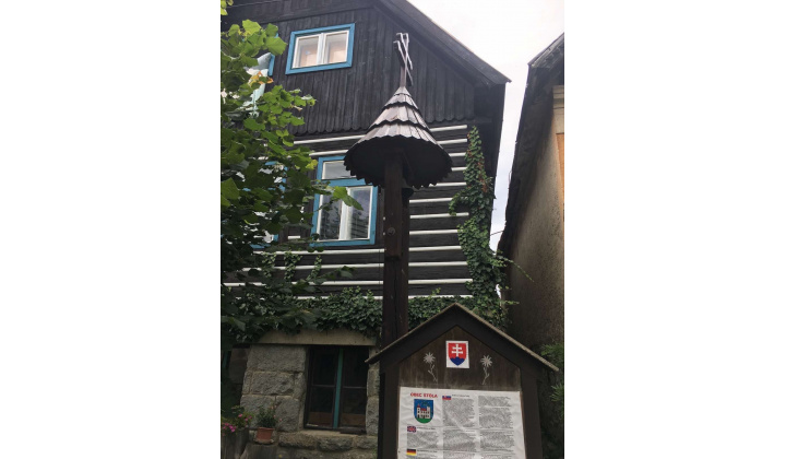 Obnovená drevená zvonička